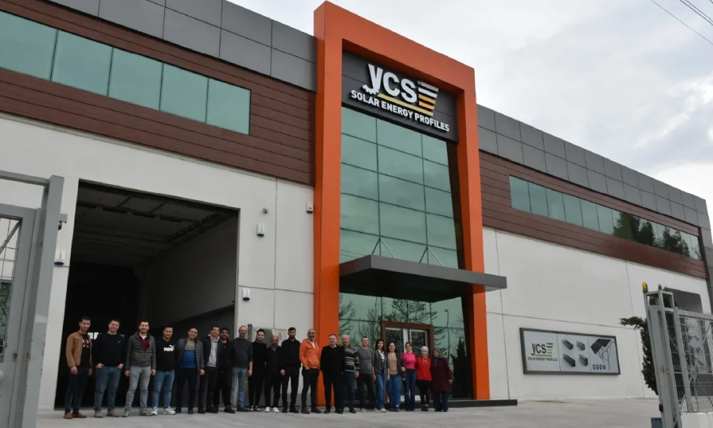 YCS Metal Form fabrika binası ve üretim ekibi
